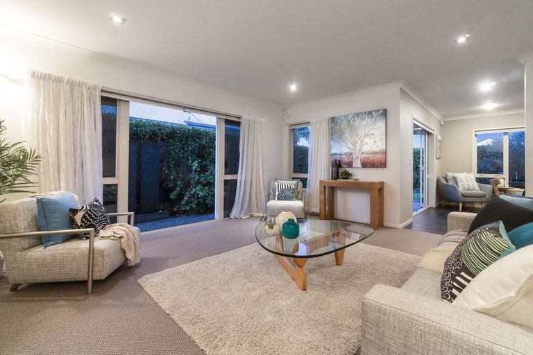 Photo of property in 17 Spinnaker Drive, Te Atatu Peninsula, Auckland, 0610