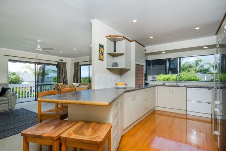 Photo of property in 7 Oakpark Place, West Harbour, Auckland, 0618