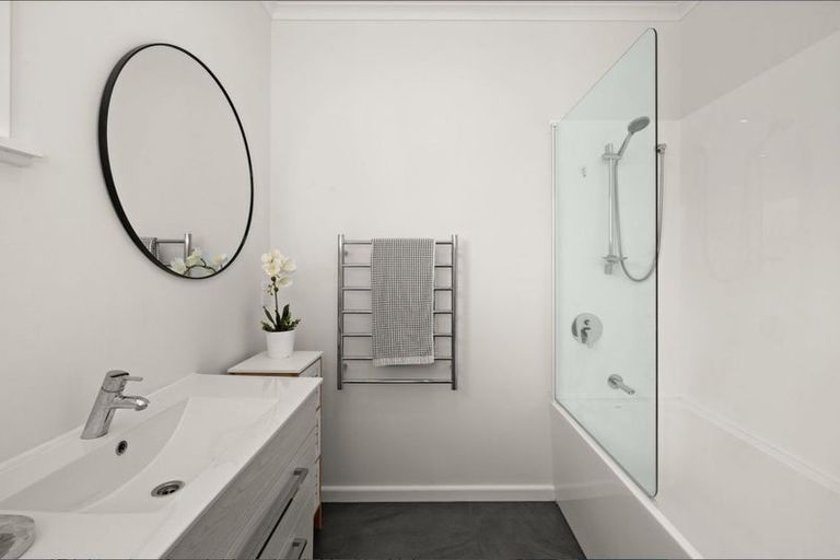 Photo of property in 47a Napier Road, Havelock North, 4130