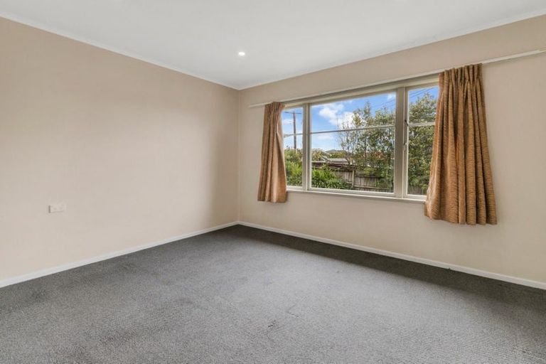Photo of property in 51 Tirimoana Road, Te Atatu South, Auckland, 0602