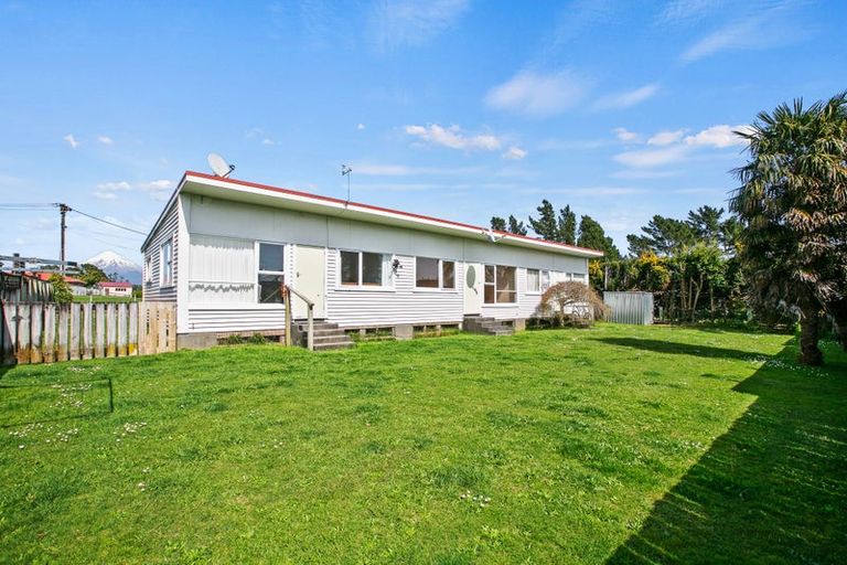 Photo of property in 418a-c Carrington Street, Upper Vogeltown, New Plymouth, 4310