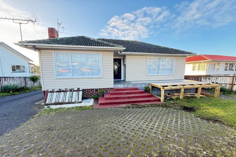 Photo of property in 3181 Great North Road, New Lynn, Auckland, 0600