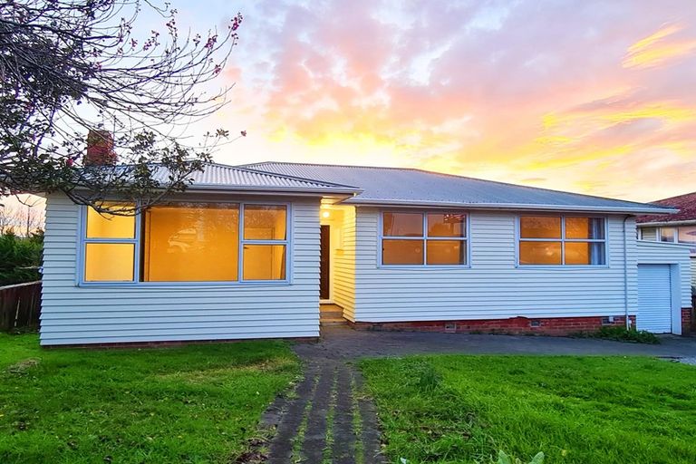 Photo of property in 302 Lincoln Road, Henderson, Auckland, 0610