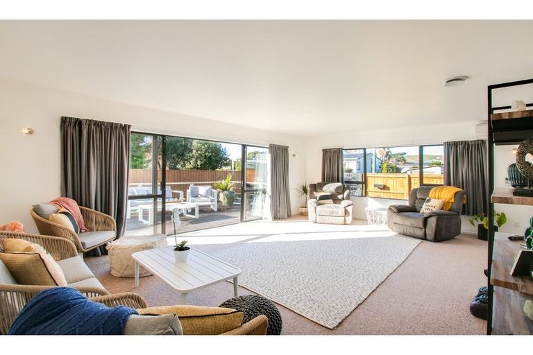 Photo of property in 15 Gillies Crescent, Waimarama, Havelock North, 4294