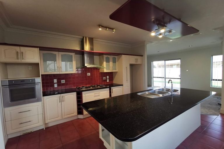 Photo of property in 46 Waimanu Bay Drive, Te Atatu Peninsula, Auckland, 0610