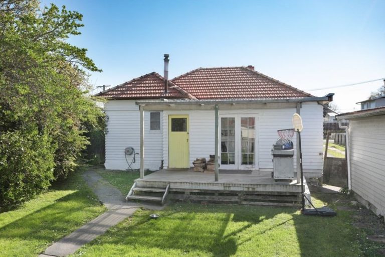 Photo of property in 5 Bell Street, Marton, 4710