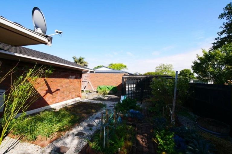 Photo of property in 14 Donzella Place, Conifer Grove, Takanini, 2112