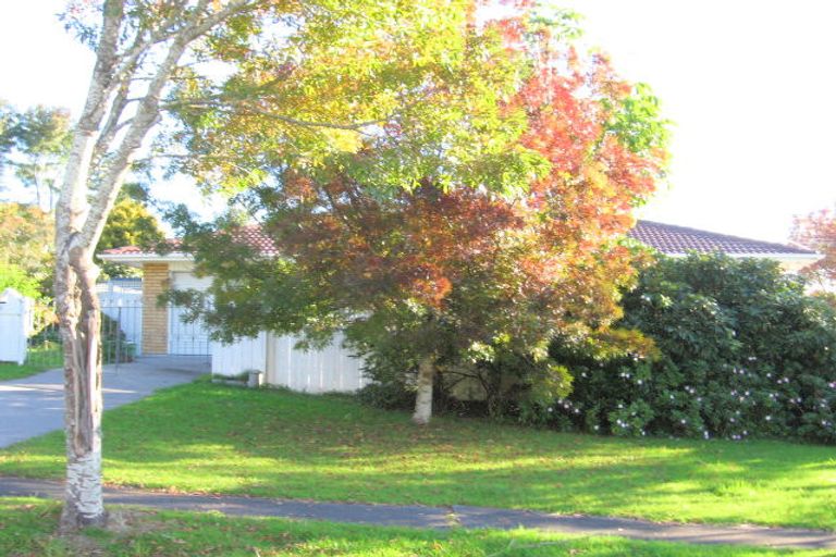 Photo of property in 2/1 Rakaia Rise, Clover Park, Auckland, 2019