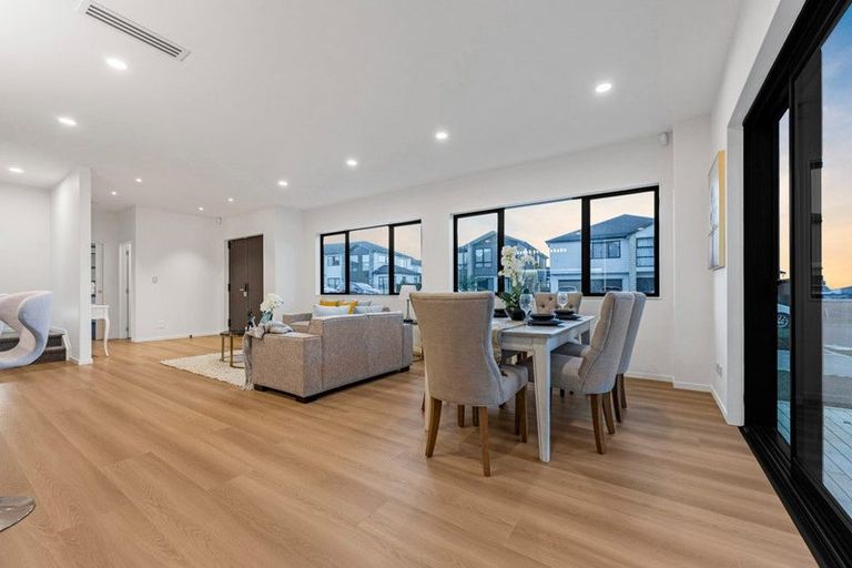 Photo of property in 27 Tannaghmore Drive, Flat Bush, 2019