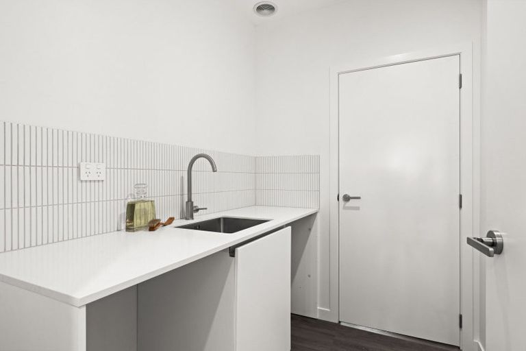 Photo of property in 24 George Yee Place, Taradale, Napier, 4112