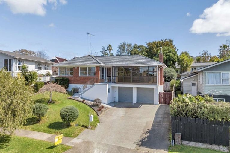 Photo of property in 75 Ennis Avenue, Pakuranga Heights, Auckland, 2010