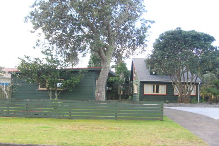 Photo of property in 606 Linton Crescent, Whangamata, 3620