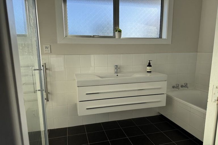 Photo of property in 5 Beaumaris Place, Sockburn, Christchurch, 8042