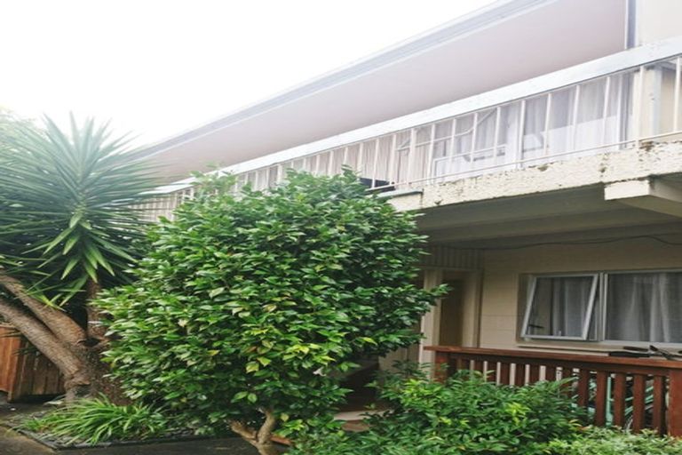 Photo of property in 2/27 Kerswill Place, Pakuranga, Auckland, 2010