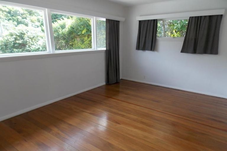 Photo of property in 142 Parkvale Road, Karori, Wellington, 6012