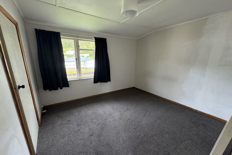 Photo of property in 7 Wainhouse Street, Stokes Valley, Lower Hutt, 5019