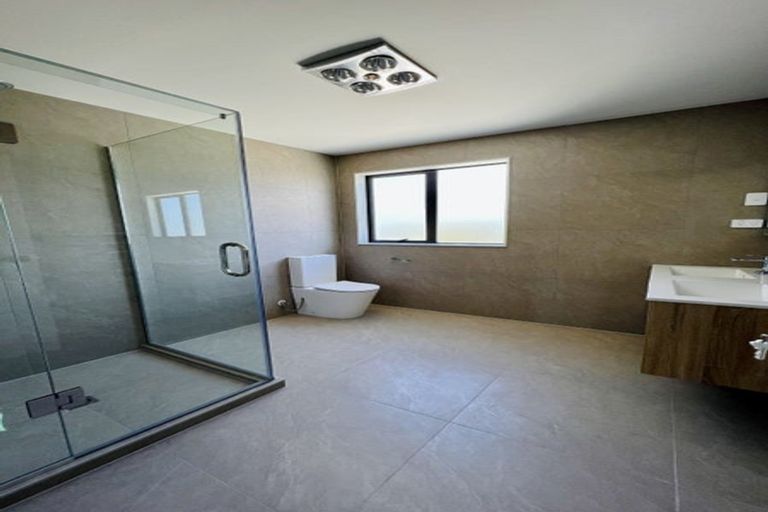 Photo of property in 2 Fiesta Drive, Half Moon Bay, Auckland, 2012