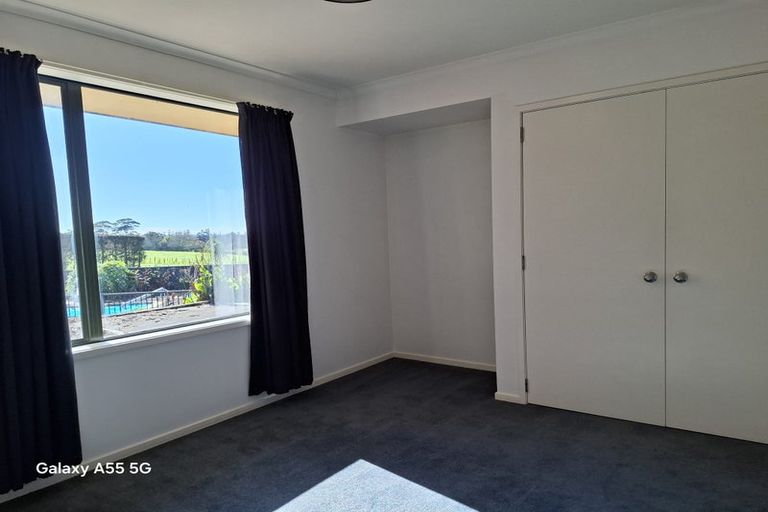 Photo of property in 469 Waitakere Road, Taupaki, Henderson, 0782