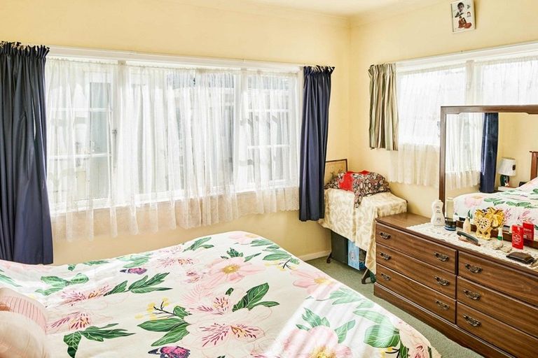 Photo of property in 4 Cambridge Street, Tawa, Wellington, 5028