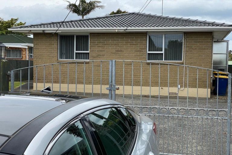 Photo of property in 1/191 Don Buck Road, Massey, Auckland, 0614