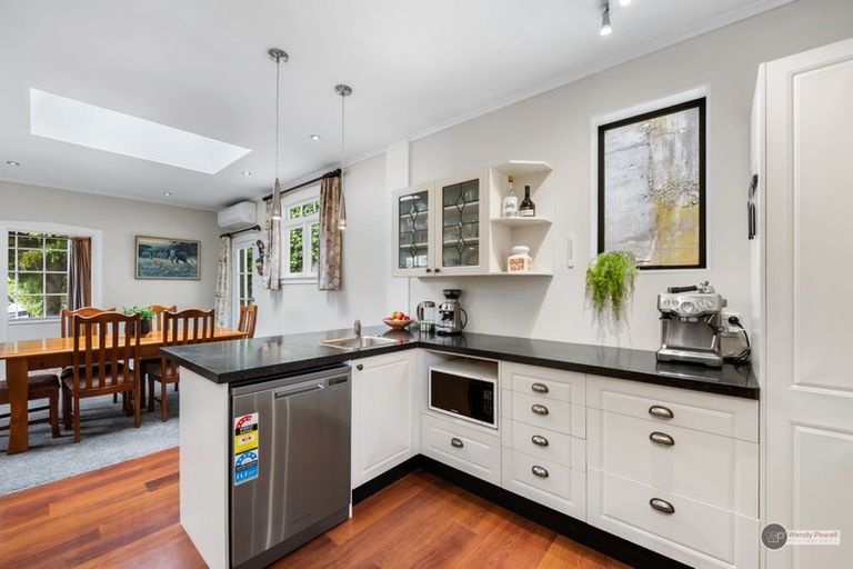 Photo of property in 18 Woodvale Grove, Fairfield, Lower Hutt, 5011