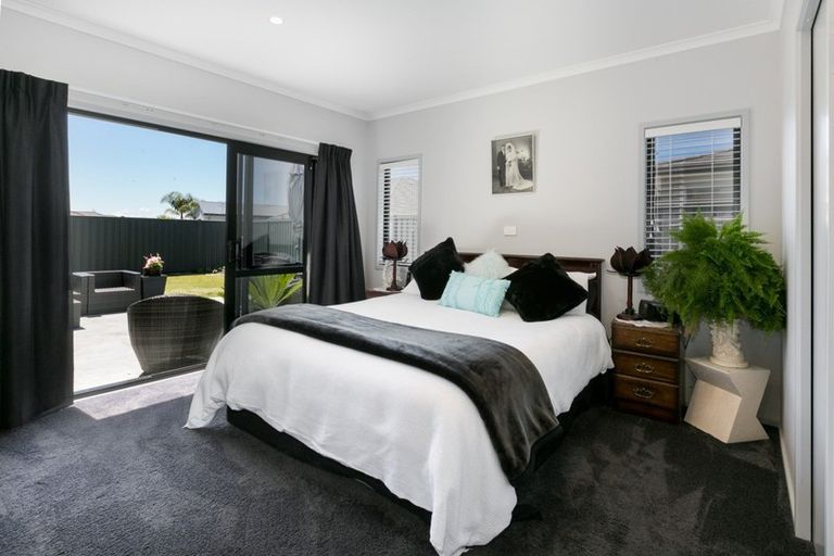 Photo of property in 15 Hawea Place, Poraiti, Napier, 4112