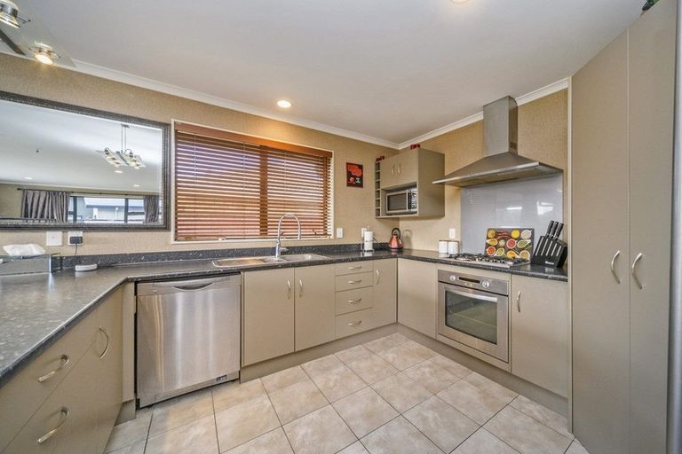 Photo of property in 22 Cleveland Heights, Kelvin Grove, Palmerston North, 4414