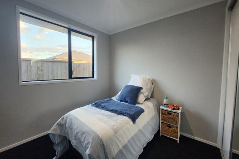 Photo of property in 2 Paapaka Way, Waiuku, 2123