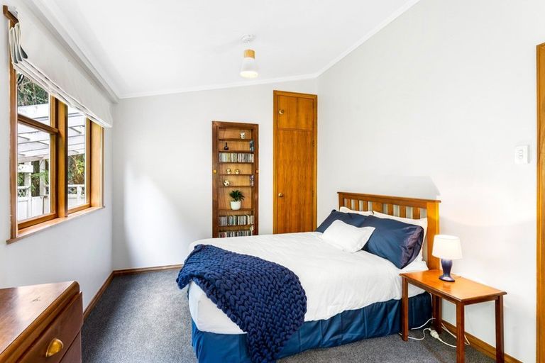 Photo of property in 18 Pinehaven Road, Pinehaven, Upper Hutt, 5019