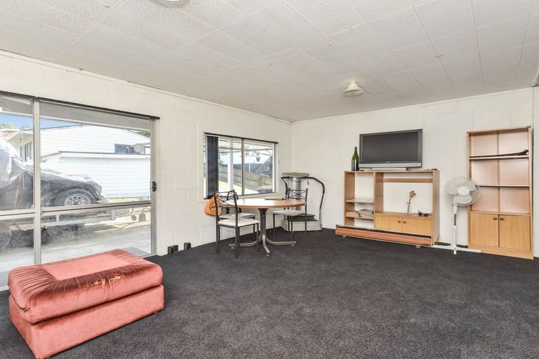 Photo of property in 236 Triangle Road, Massey, Auckland, 0614