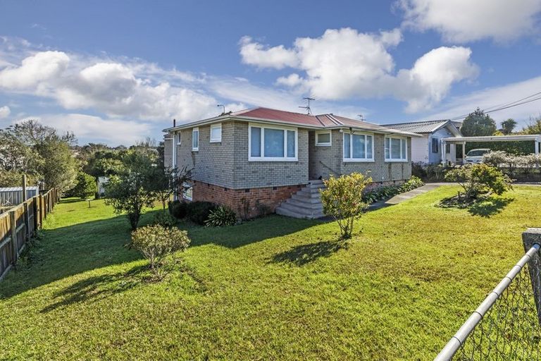 Photo of property in 13 Newington Road, Henderson, Auckland, 0612