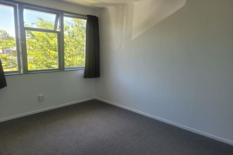 Photo of property in 8 Granby Place, Westown, New Plymouth, 4310