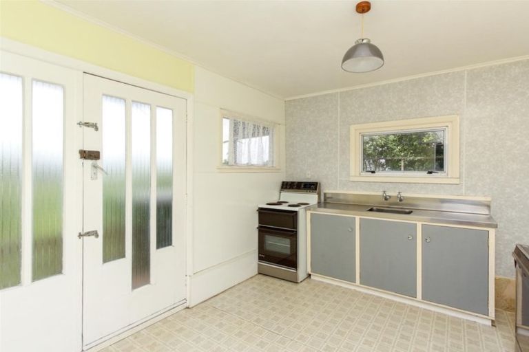 Photo of property in 4b Catherine Crescent, Moturoa, New Plymouth, 4310