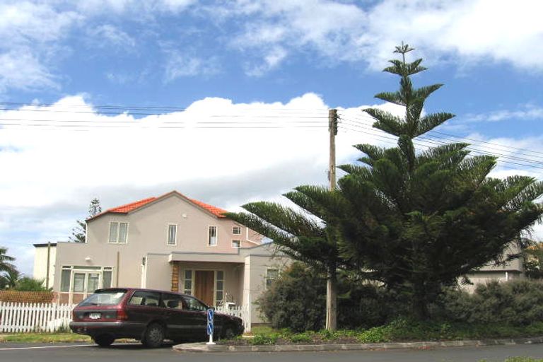 Photo of property in 1 Craig Road, Milford, Auckland, 0620