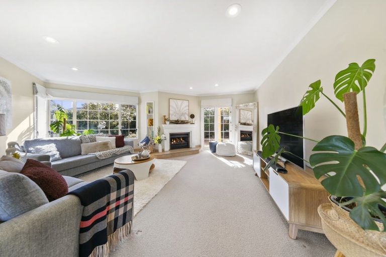 Photo of property in 12 San Jose Rise, Shamrock Park, Auckland, 2016