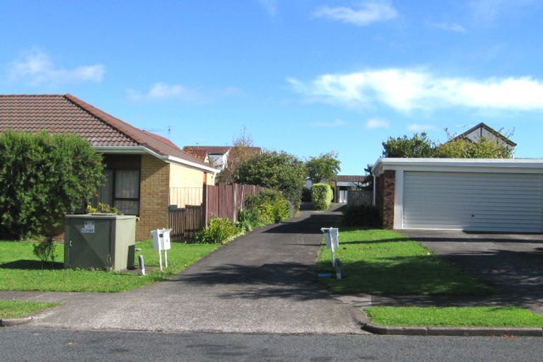 Photo of property in 2/15 Cornelian Crescent, Half Moon Bay, Auckland, 2012