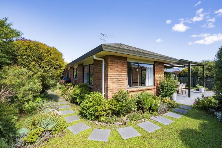 Photo of property in 2 Ashleigh Way, Waikanae Beach, Waikanae, 5036