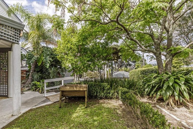 Photo of property in 557 Beach Road, Murrays Bay, Auckland, 0630