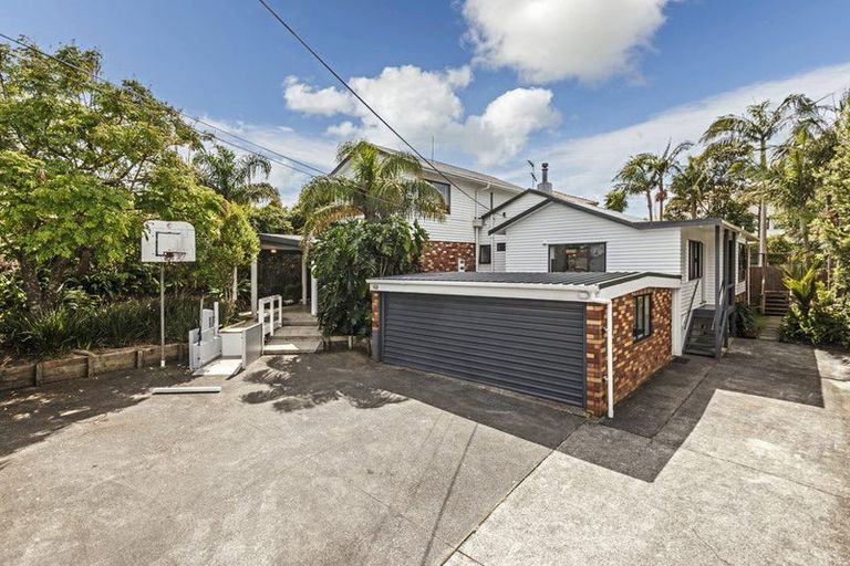 Photo of property in 557 Beach Road, Murrays Bay, Auckland, 0630