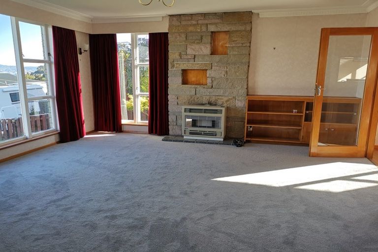 Photo of property in 5 Walnut Way, Maungaraki, Lower Hutt, 5010
