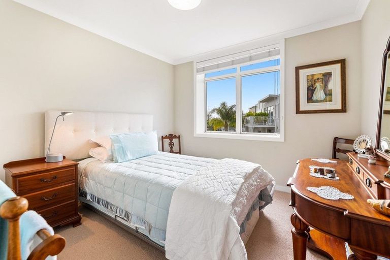 Photo of property in 73 Parkside Drive, Orewa, 0931