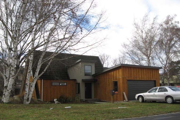 Photo of property in 4 Kowhai Drive, Wanaka, 9305