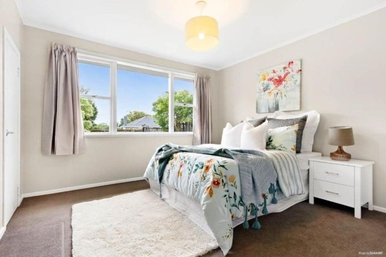 Photo of property in 22 Trojan Crescent, New Lynn, Auckland, 0600