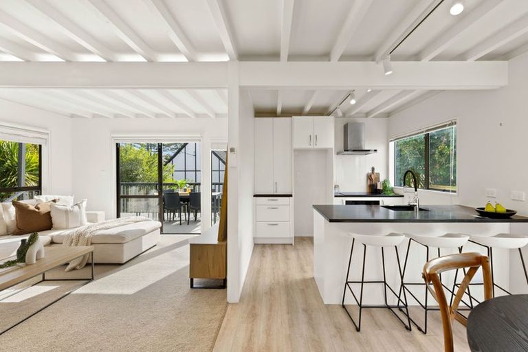 Photo of property in 2/105 Carlisle Road, Torbay, Auckland, 0632