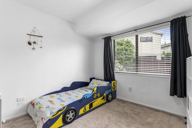 Photo of property in 1/10 Remus Place, Totara Vale, Auckland, 0629