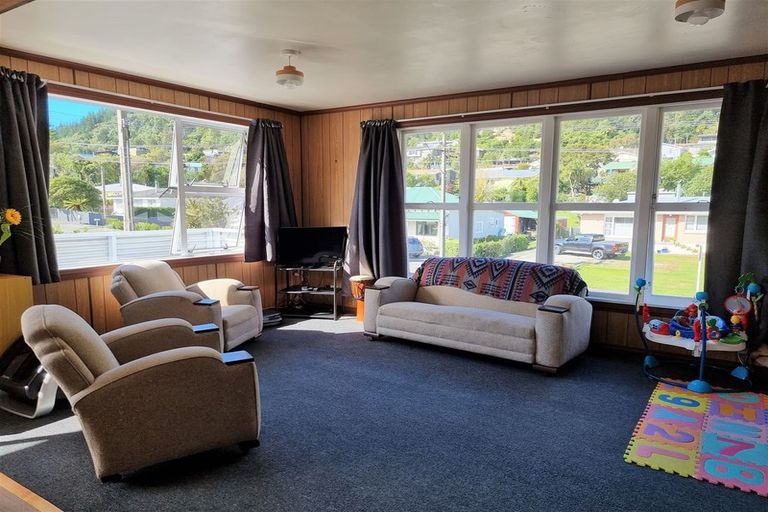 Photo of property in 103 Waikawa Road, Picton, 7220