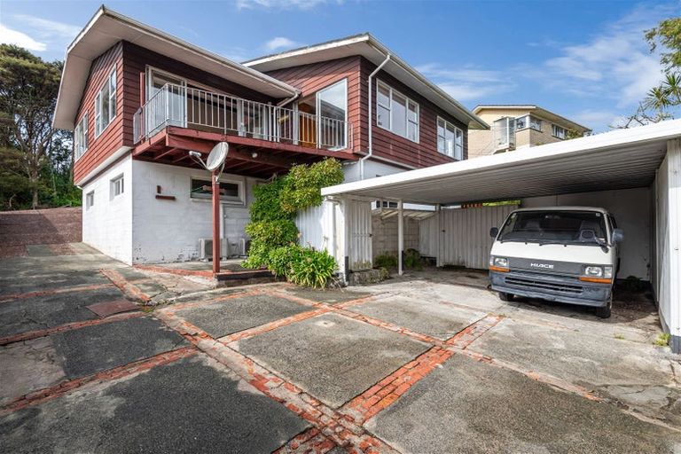 Photo of property in 358 Glenfield Road, Glenfield, Auckland, 0629