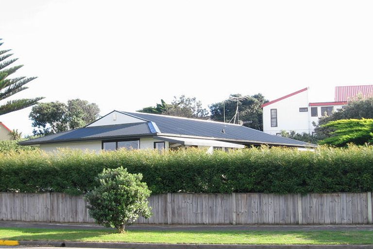 Photo of property in 181 Tutere Street, Waikanae Beach, Waikanae, 5036