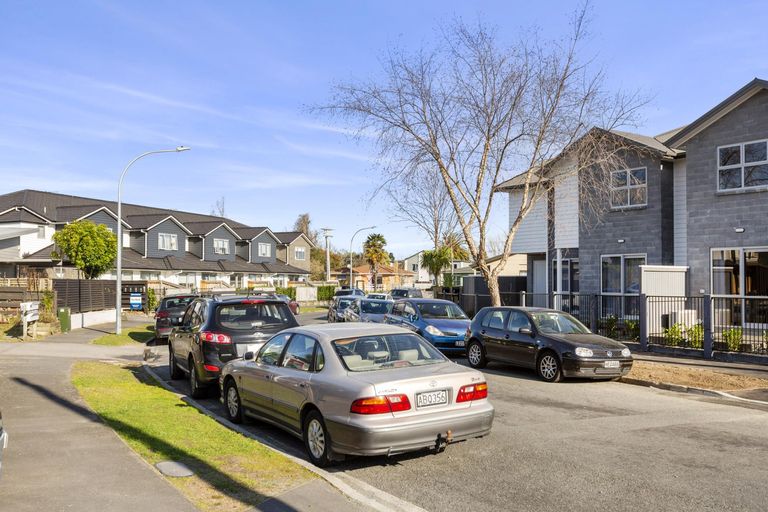 Photo of property in 2/31 Jones Crescent, Melville, Hamilton, 3206