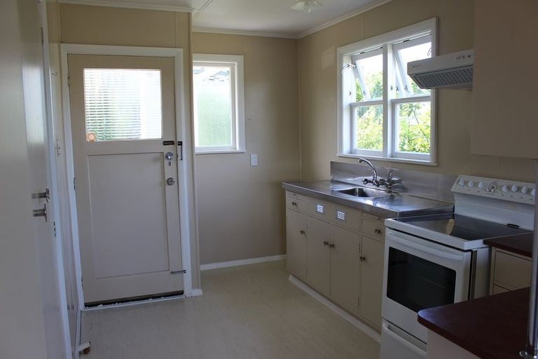 Photo of property in 80a Wikiriwhi Crescent, Awapuni, Palmerston North, 4412